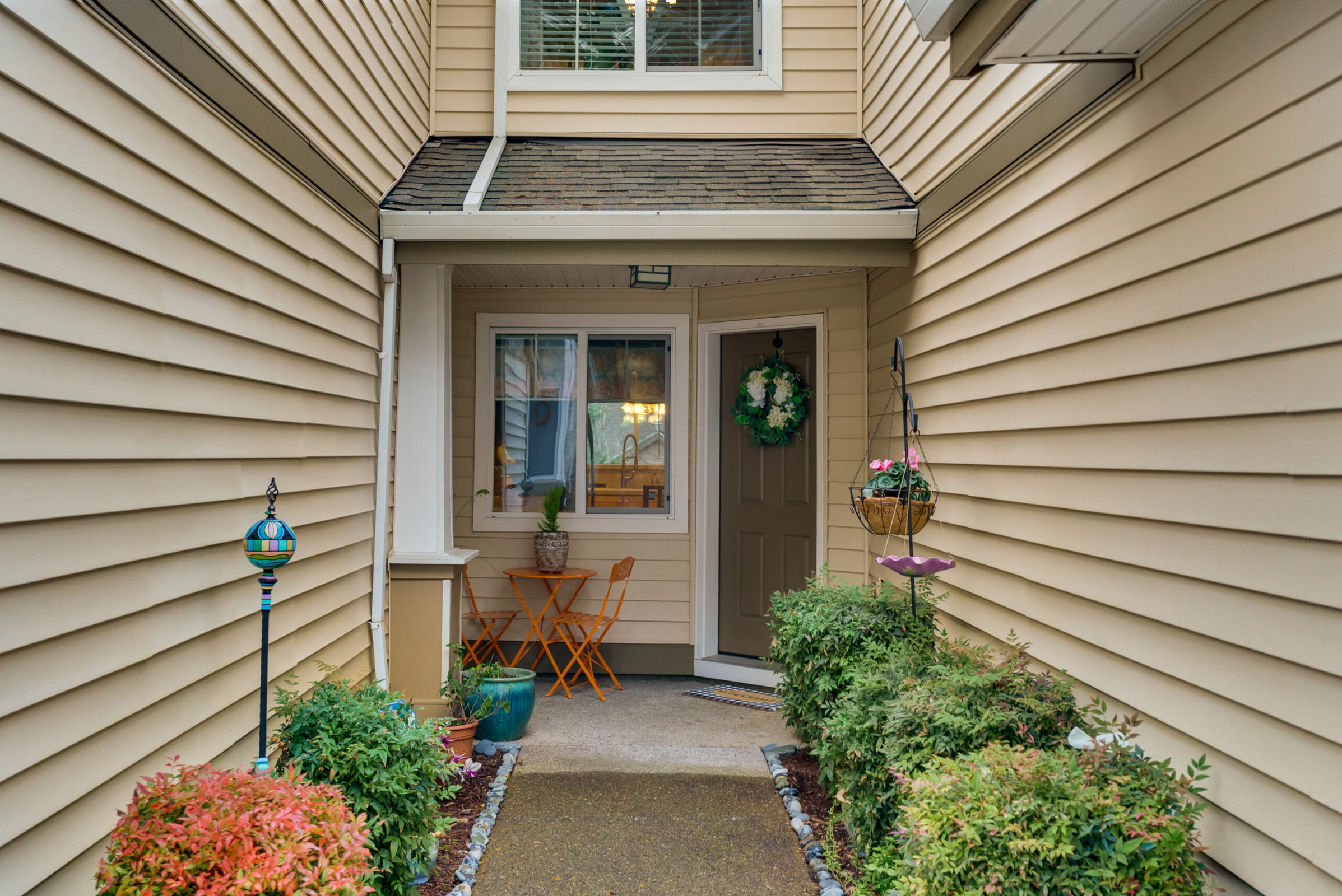 Bright and airy Townhome in Tigard – $369,900