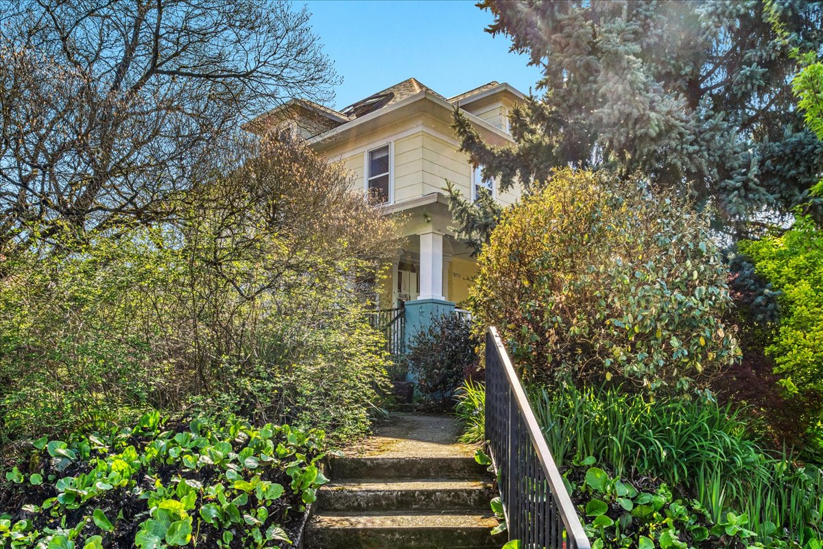 Just Listed: TIMELESS BEAUTY IN SUNNYSIDE!
