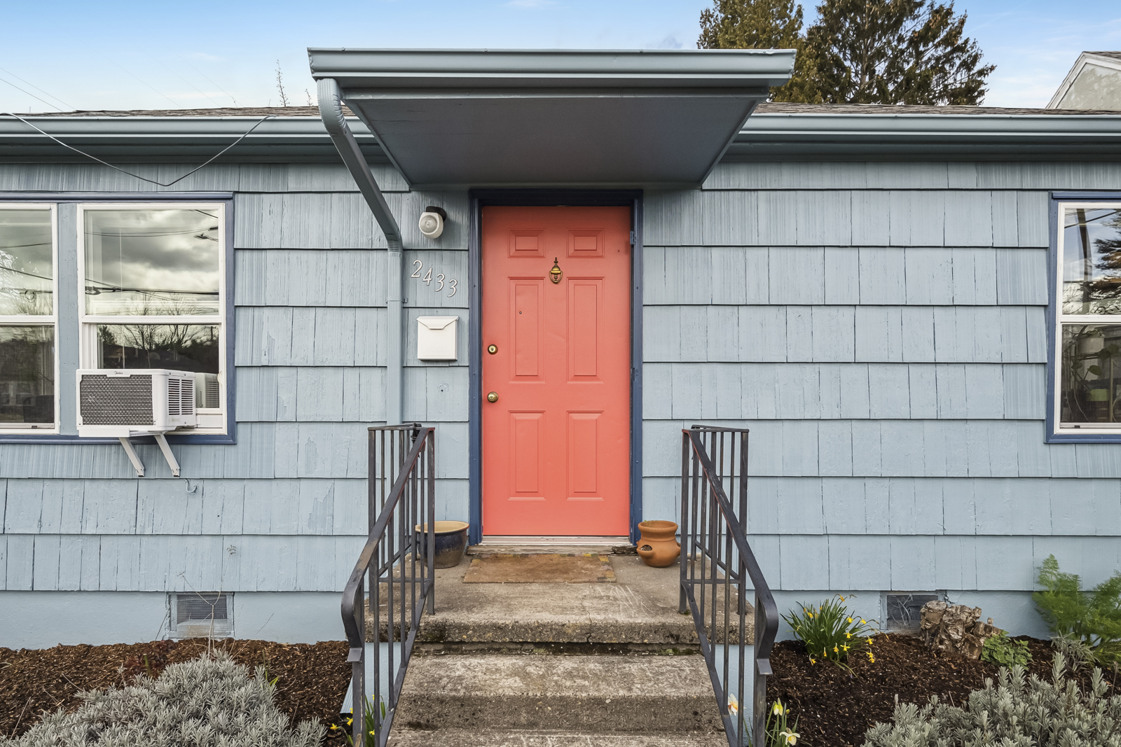 Overlook Triplex with 1940’s Charm