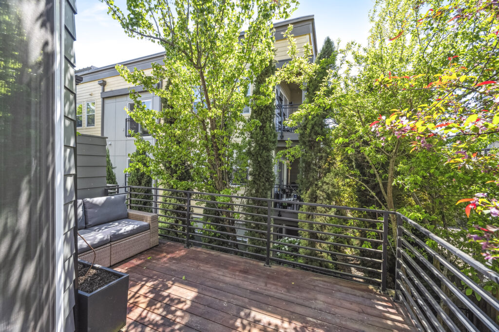 Aryne + Dulcinea with Living Room Realty, Portland, Oregon. Aryne Blumklotz, Buyers, Dulcinea Myers-Newcomb, Sellers, aryneanddulcinea.com Aryne + Dulcinea with Living Room Realty, Portland, Oregon. Aryne Blumklotz, Buyers, Dulcinea Myers-Newcomb, Sellers, aryneanddulcinea.com