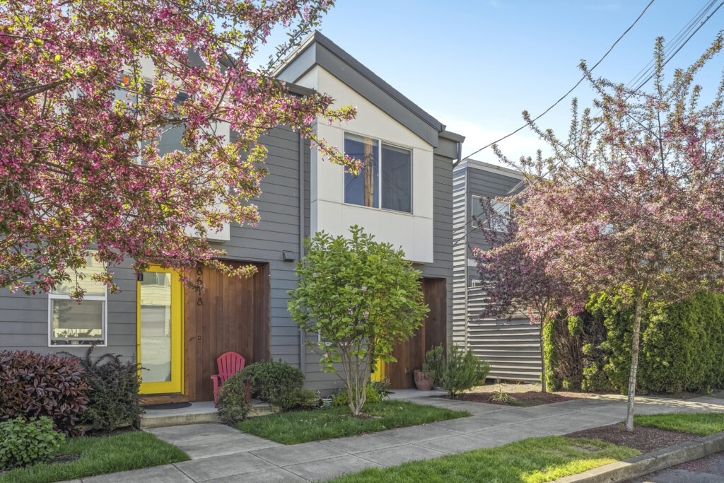 Aryne + Dulcinea with Living Room Realty, Portland, Oregon. Aryne Blumklotz, Buyers, Dulcinea Myers-Newcomb, Sellers, aryneanddulcinea.com