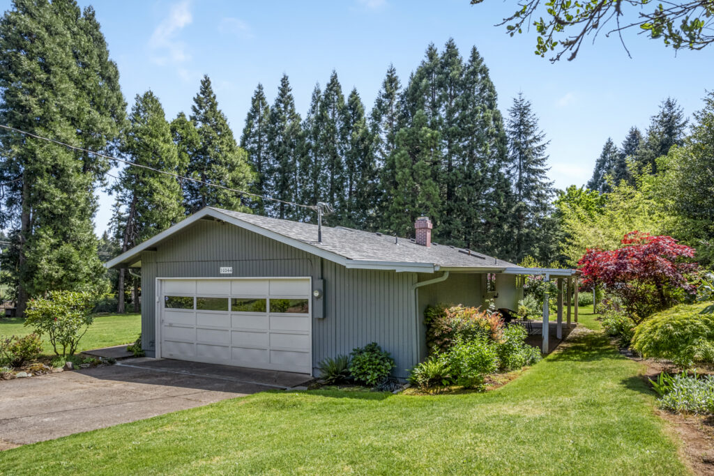 Aryne + Dulcinea with Living Room Realty, Portland, Oregon. Aryne Blumklotz, Buyers, Dulcinea Myers-Newcomb, Sellers, aryneanddulcinea.com