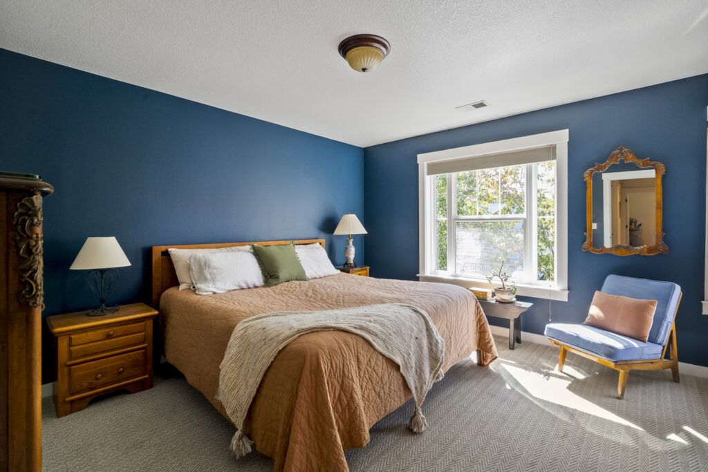 Aryne + Dulcinea with Living Room Realty, Portland, Oregon. Aryne Blumklotz, Buyers, Dulcinea Myers-Newcomb, Sellers, aryneanddulcinea.com