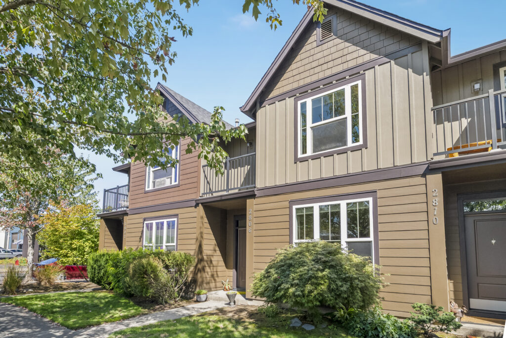 Aryne + Dulcinea with Living Room Realty, Portland, Oregon. Aryne Blumklotz, Buyers, Dulcinea Myers-Newcomb, Sellers, aryneanddulcinea.com