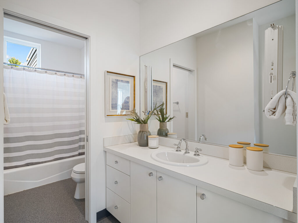 Aryne + Dulcinea with Living Room Realty, Portland, Oregon. Aryne Blumklotz, Buyers, Dulcinea Myers-Newcomb, Sellers, aryneanddulcinea.com