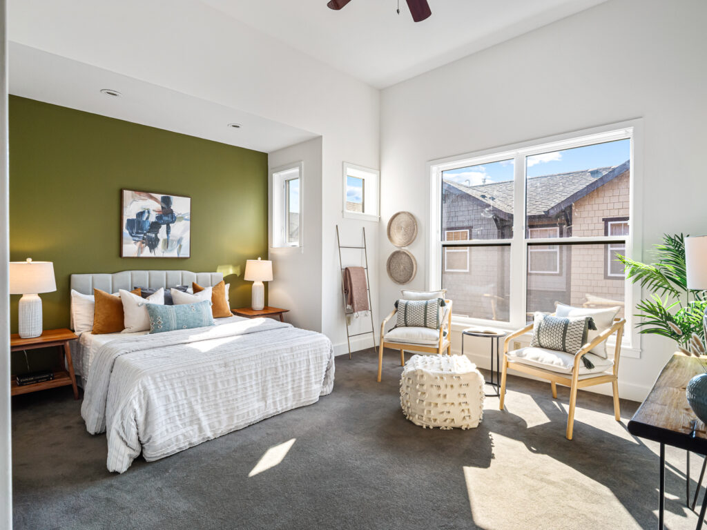 Aryne + Dulcinea with Living Room Realty, Portland, Oregon. Aryne Blumklotz, Buyers, Dulcinea Myers-Newcomb, Sellers, aryneanddulcinea.com