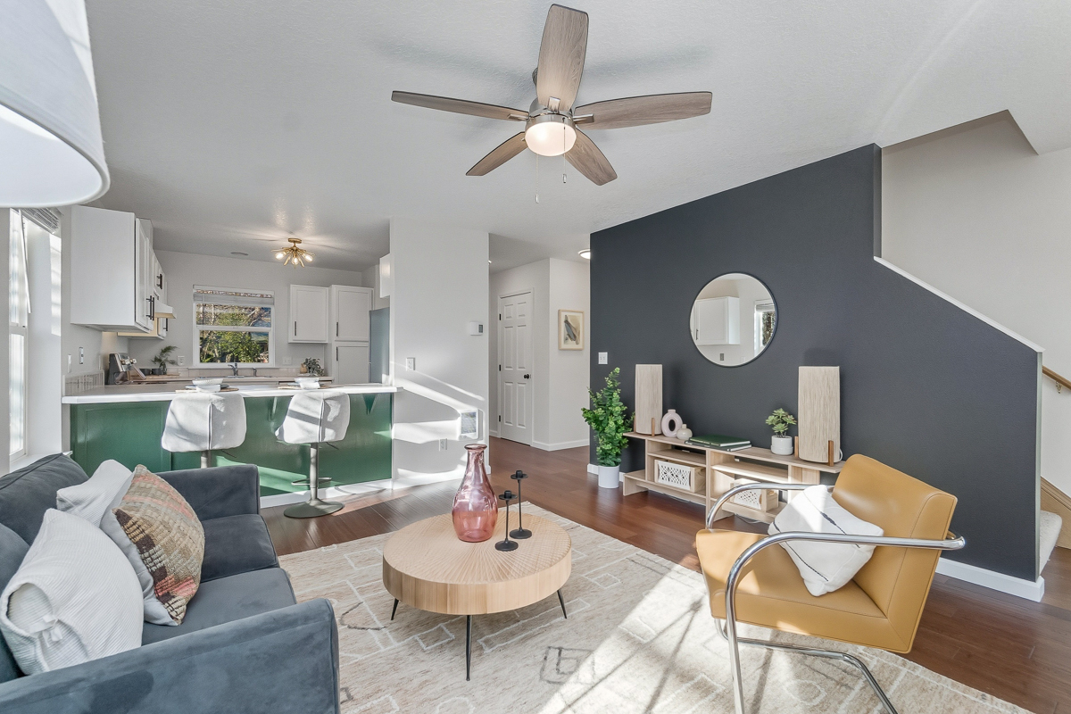 Just Listed | Light-Filled Sellwood Townhome | $339,000