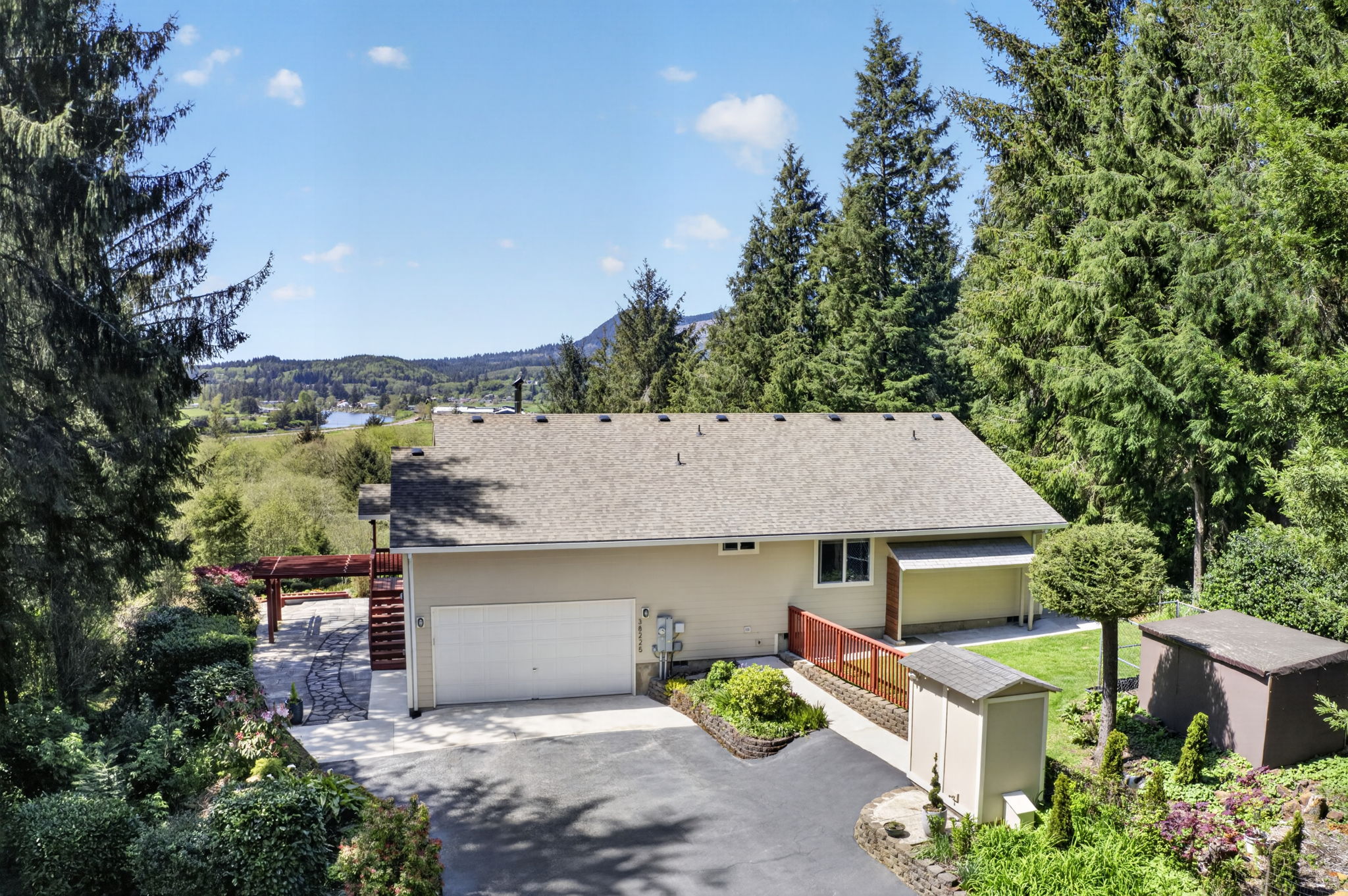 3.84 ACRE NEHALEM HOME WITH VIEWS